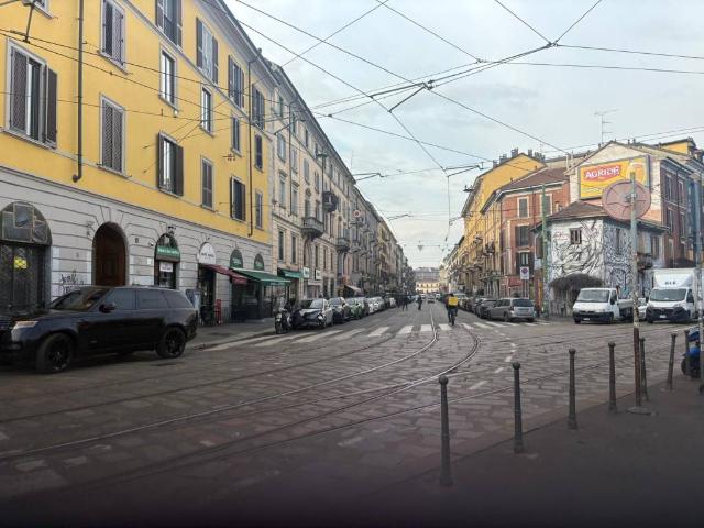 Locale Commerciale in vendita a Municipio 6, Milano