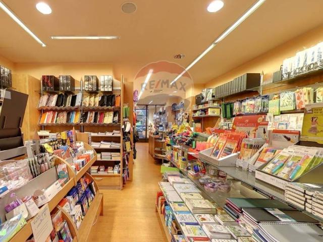 Locale Commerciale in vendita a Buenos Aires - Venezia, Milano