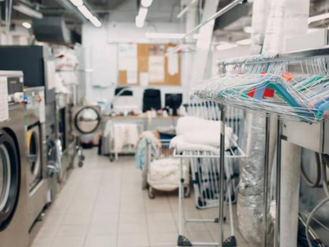 Locale Commerciale in vendita a Municipio 6, Milano