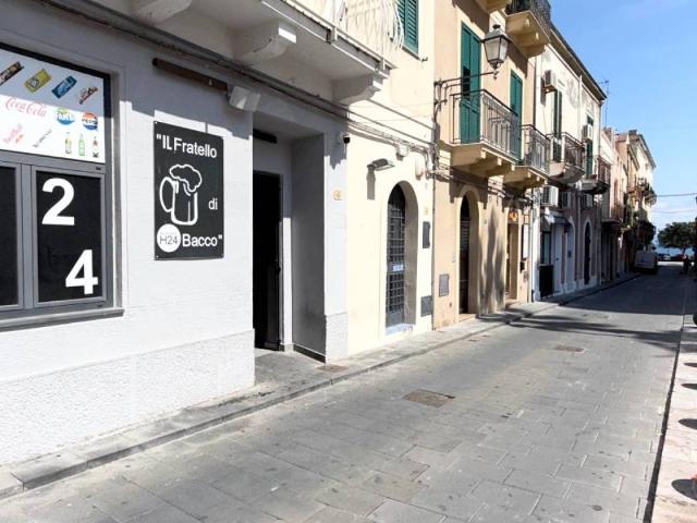 Locale Commerciale in vendita a Milazzo, Sicilia