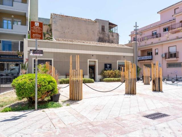 Locale Commerciale in vendita a Milazzo, Sicilia