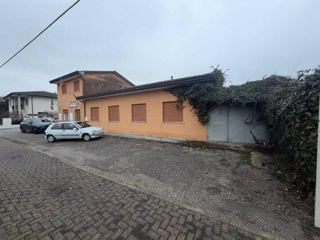 Locale Commerciale in vendita a Malcontenta, Mira