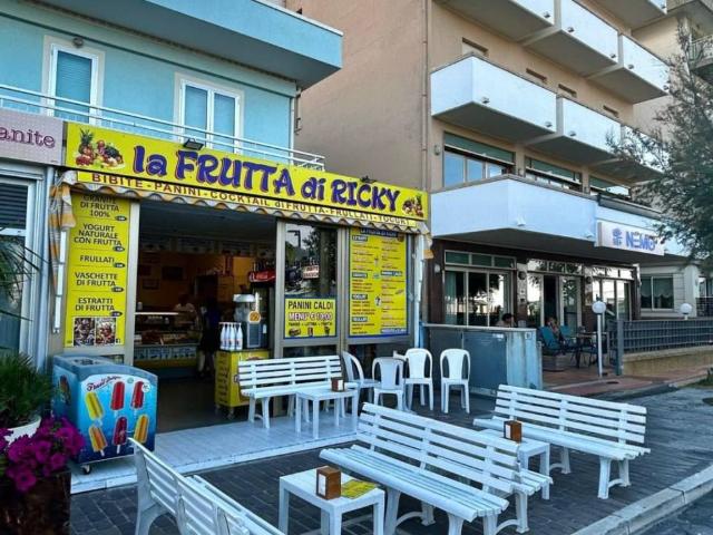 Locale Commerciale in vendita a Misano Brasile, Misano Adriatico