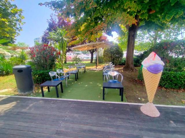 Locale Commerciale in vendita a Portoverde, Misano Adriatico