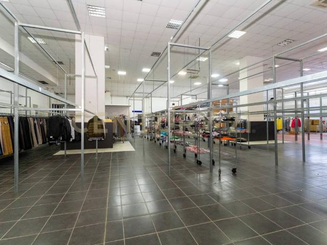 Locale Commerciale in vendita a Misterbianco, Sicilia