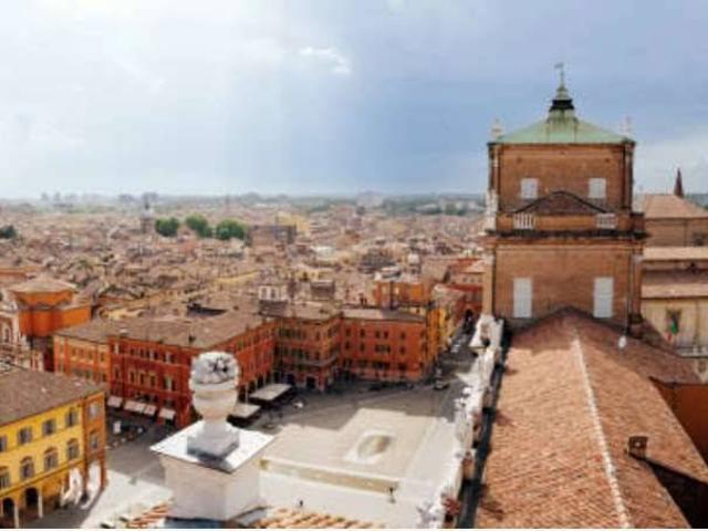 Locale Commerciale in vendita a Centro Storico, Modena