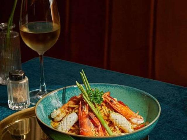 Locale Commerciale in vendita a Centro Storico, Modena