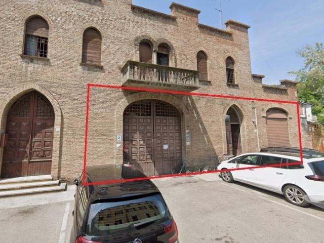 Locale Commerciale in vendita a Centro Storico, Modena