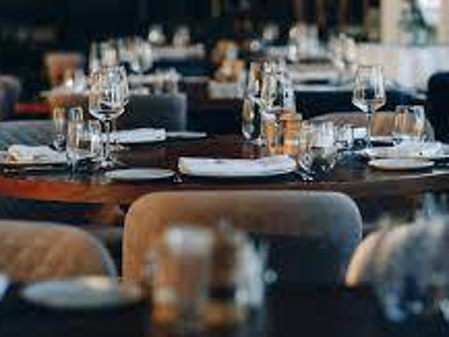 Locale Commerciale in vendita a Centro Storico, Modena