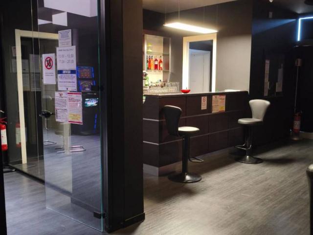 Locale Commerciale in vendita a Crocetta-San Lazzaro-Modena Est, Modena