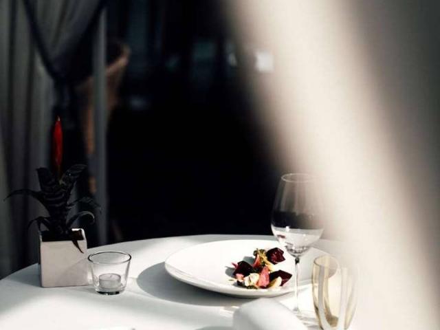 Locale Commerciale in vendita a Centro Storico, Modena