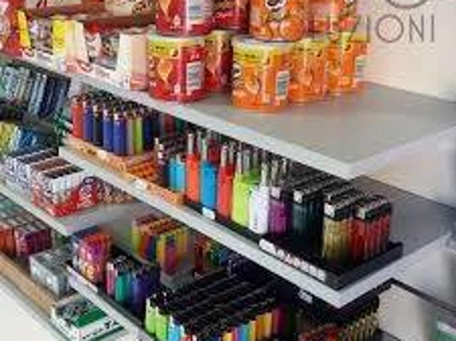 Locale Commerciale in vendita a Centro Storico, Modena