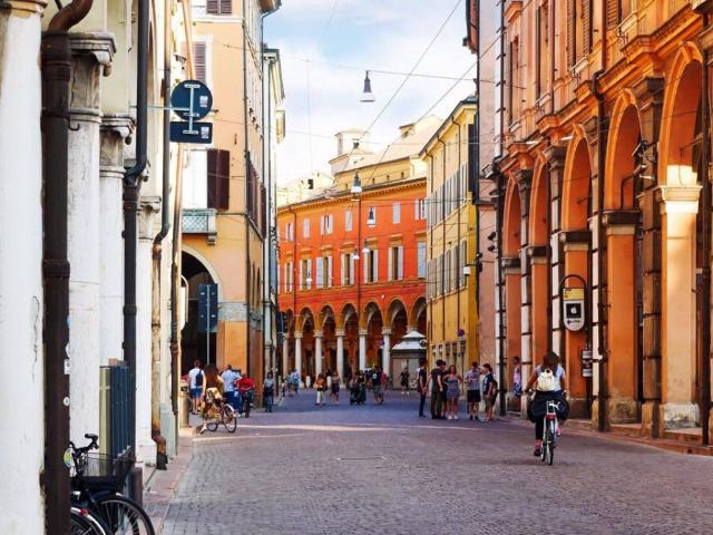 Locale Commerciale in vendita a Centro Storico, Modena