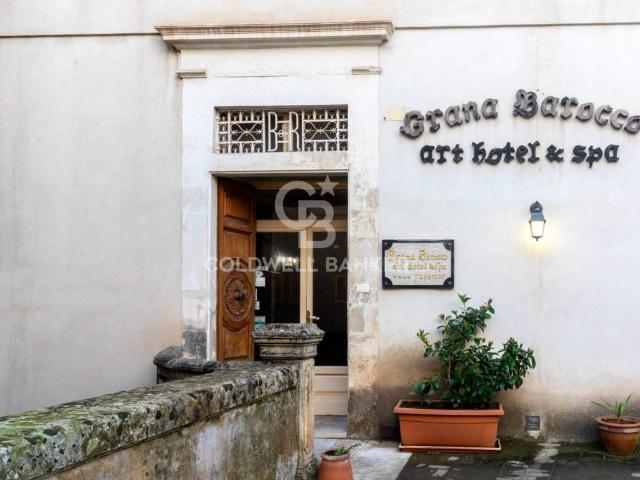 Locale Commerciale in vendita a Modica Alta, Marina Di Modica
