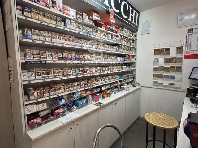 Locale Commerciale in vendita a Modica Alta, Marina Di Modica