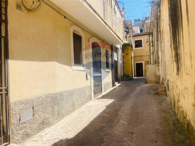 Locale Commerciale in vendita a Modica Alta, Marina Di Modica