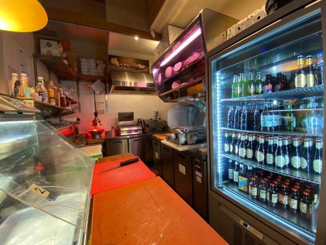 Locale Commerciale in vendita a Puglia, Bari