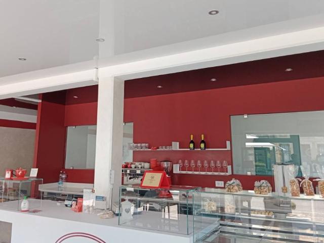 Locale Commerciale in vendita a Moglia, Lombardia