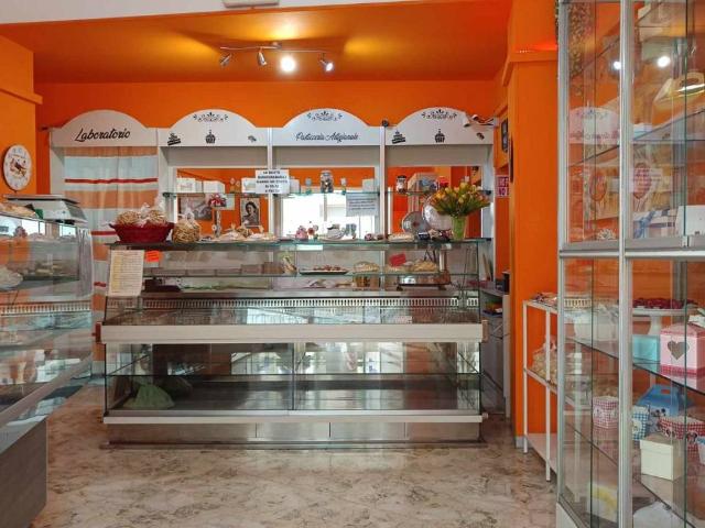 Locale Commerciale in vendita a Puglia, Bari