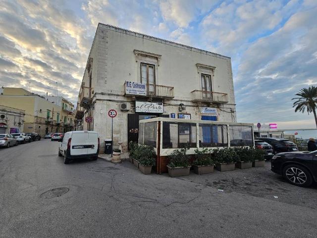 Locale Commerciale in vendita a Molfetta, Bari