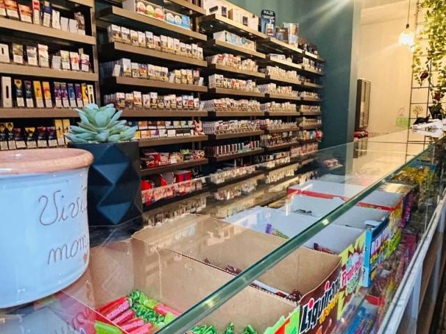 Locale Commerciale in vendita a Molfetta, Bari