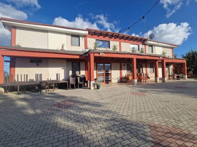 Locale Commerciale in vendita a Molfetta, Bari