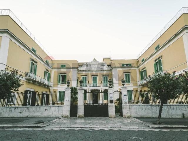 Locale Commerciale in vendita a Villaggio Belgiovine, Puglia