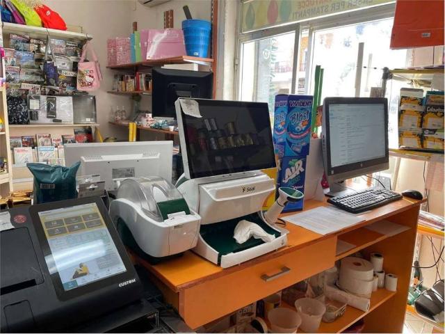 Locale Commerciale in vendita a Mondragone, Campania