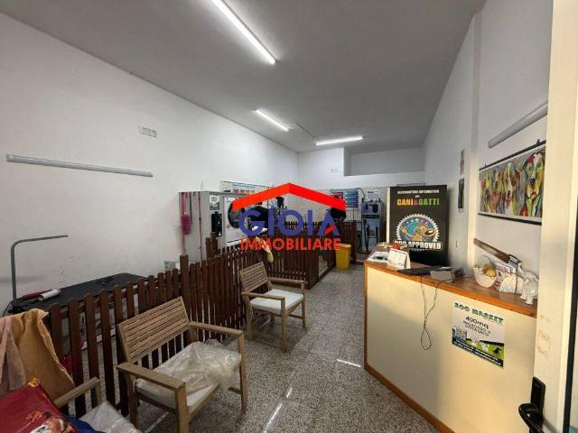 Locale Commerciale in vendita a Mondragone, Campania
