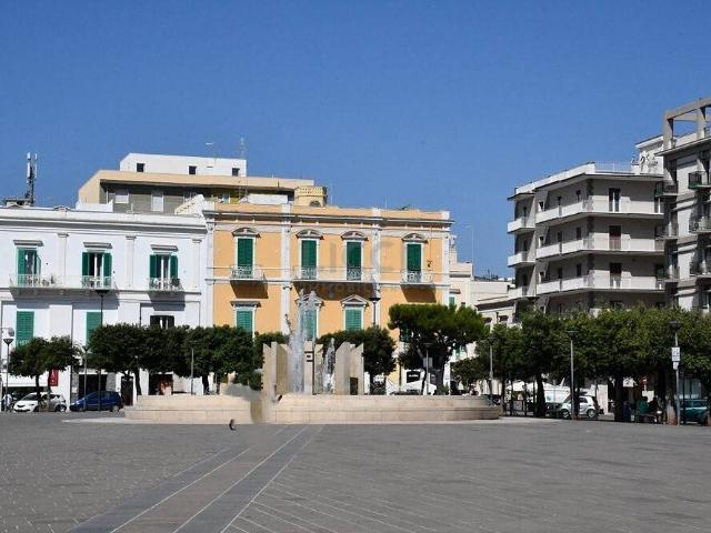 Locale Commerciale in vendita a Puglia, Bari