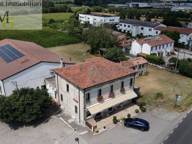 Locale Commerciale in vendita a Montagnana, Veneto