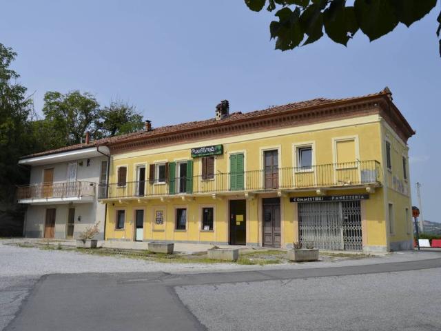 Locale Commerciale in vendita a Piemonte, Cuneo
