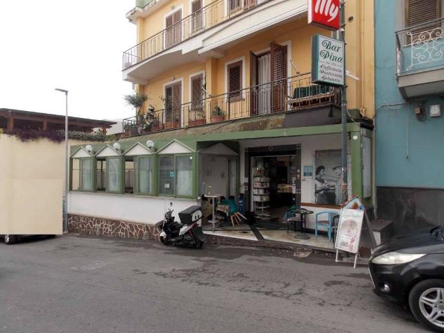 Locale Commerciale in vendita a Monte Di Procida, Campania