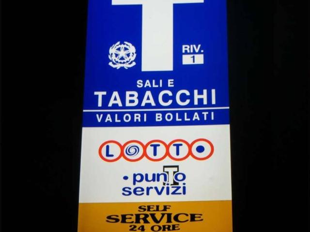 Locale Commerciale in vendita a Contrada Campiglia, Marche
