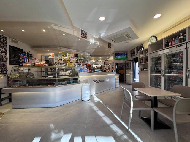 Locale Commerciale in vendita a Monte San Savino, Toscana