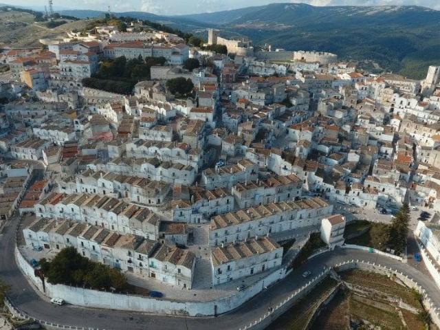 Locale Commerciale in vendita a Junno, Puglia