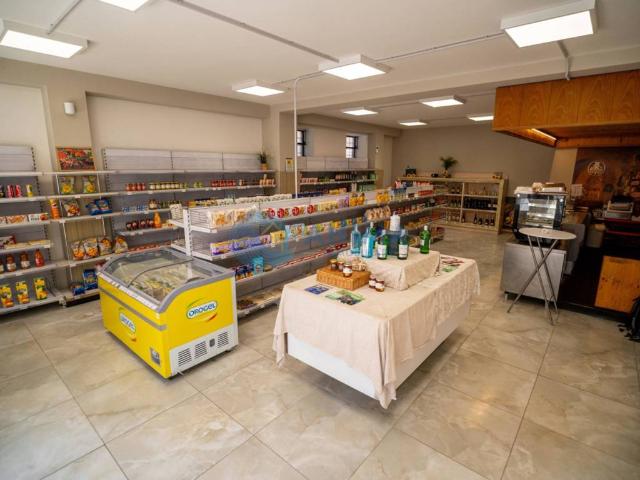 Locale Commerciale in vendita a Montebello Vicentino, Veneto