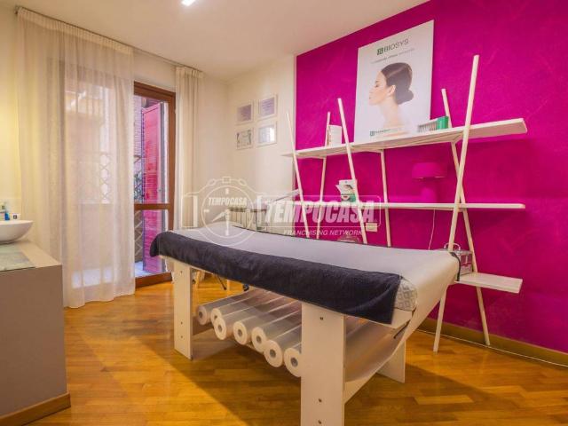 Locale Commerciale in vendita a Marche, Macerata
