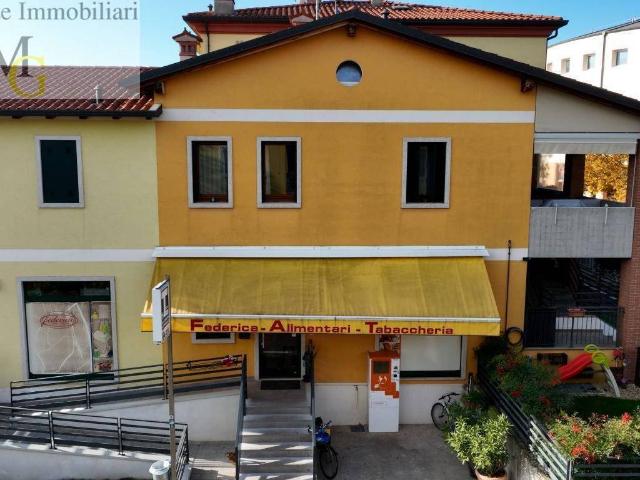 Locale Commerciale in vendita a Monteforte D'alpone, Veneto