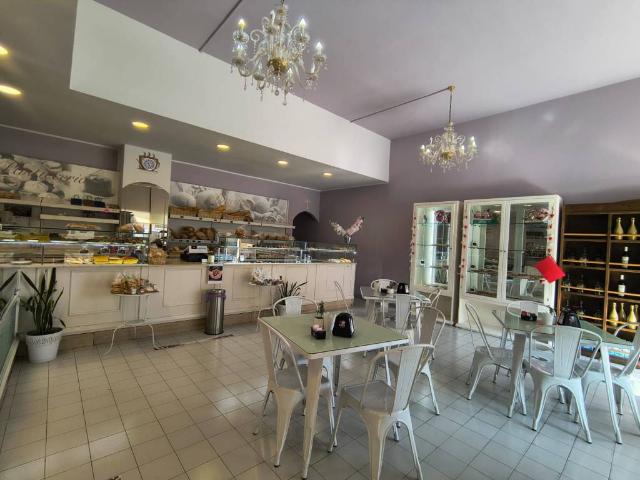 Locale Commerciale in vendita a Marche, Fermo