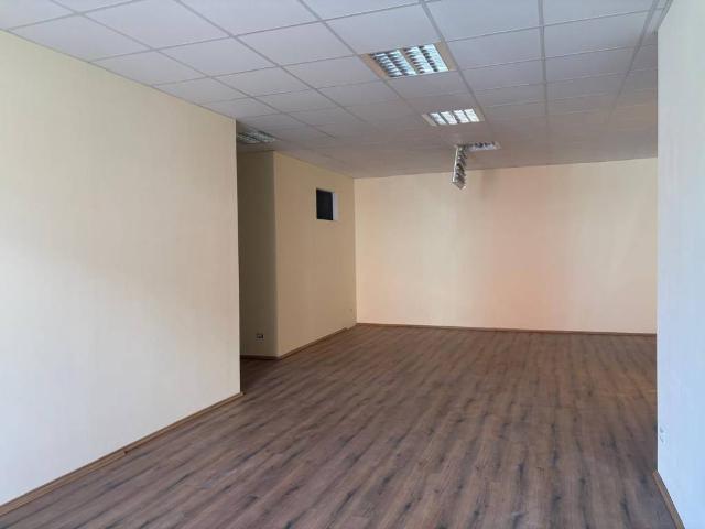 Locale Commerciale in vendita a Marche, Fermo