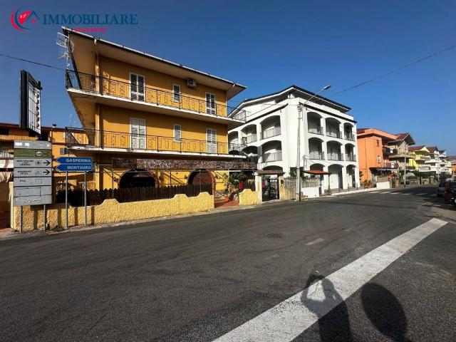 Locale Commerciale in vendita a Calabria, Catanzaro