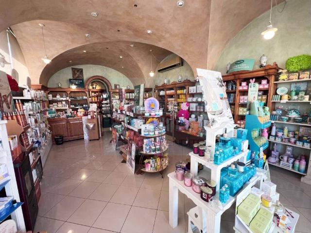 Locale Commerciale in vendita a Marche, Ascoli Piceno