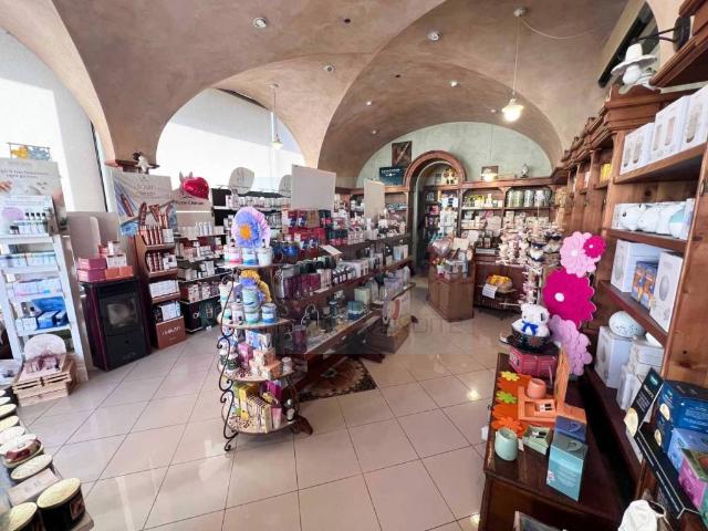 Locale Commerciale in vendita a Marche, Ascoli Piceno
