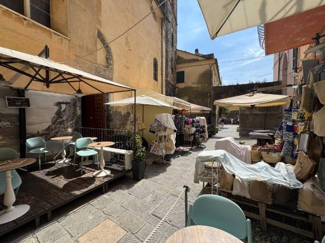 Locale Commerciale in vendita a Monterosso Al Mare, Liguria