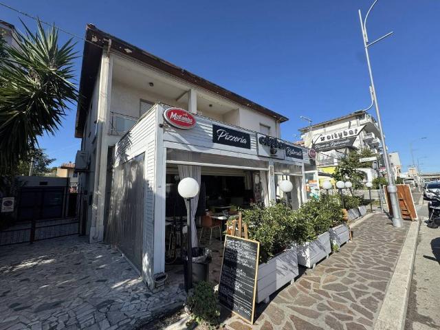 Locale Commerciale in vendita a Villa Canonico, Montesilvano