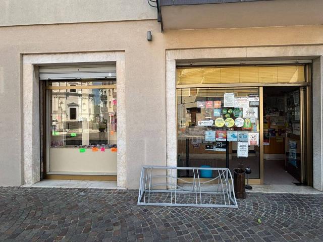 Locale Commerciale in vendita a Montirone, Lombardia