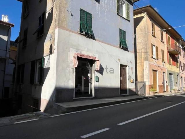 Locale Commerciale in vendita a Montoggio, Liguria