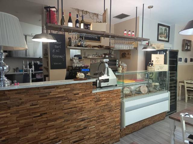 Locale Commerciale in vendita a Borghetto, Monza