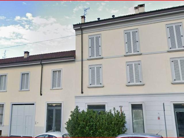 Locale Commerciale in vendita a Cazzaniga, Monza